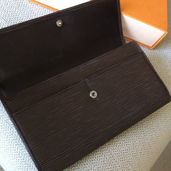 Louis Vuitton Epi Noe Sarah Wallet - Picture 3 of 8